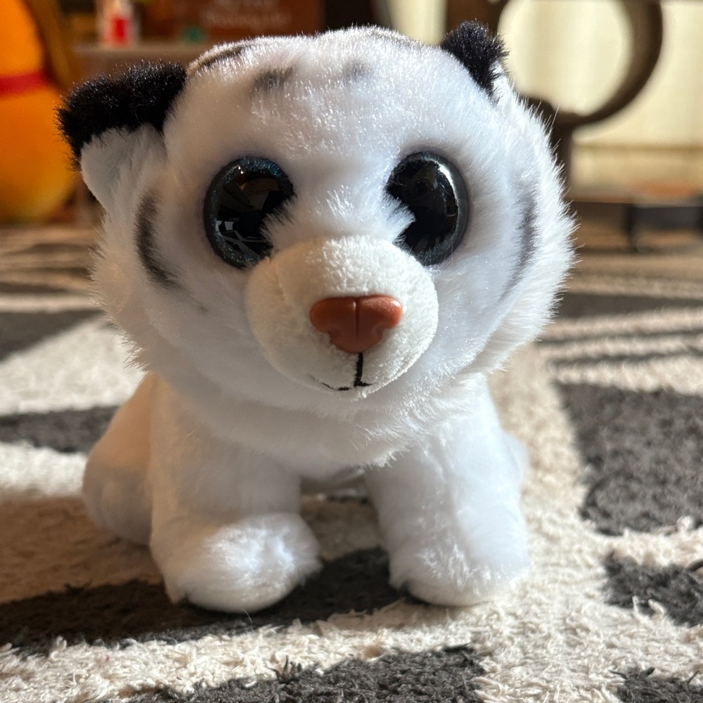 TY Beanie Boos BIG EYED TUNDRA THE WHITE TIGER 5"